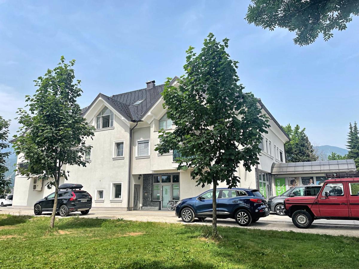 Vila Urbana Luxury Apartments Lesce  Exteriör bild
