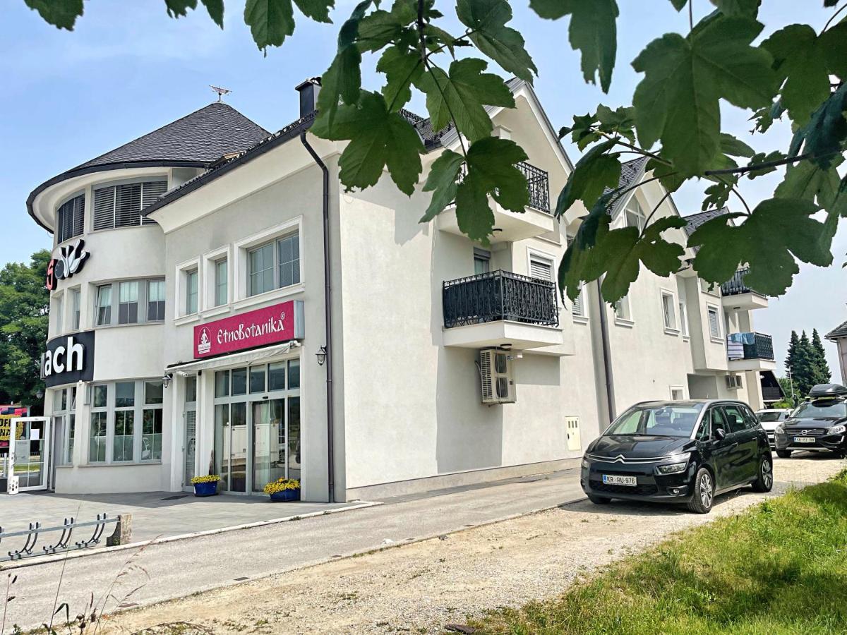 Vila Urbana Luxury Apartments Lesce  Exteriör bild